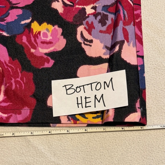 (11/12) An Express Bounty of Slightly Shimmering Roses on Black, Wide-Leg Capri - Picture 4 of 13